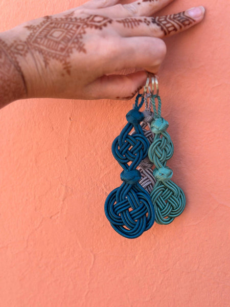 Porte-clés NIHAYA coloré et noué à bouton