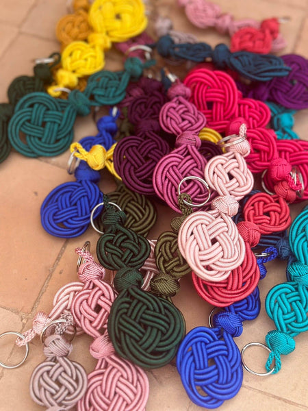 Porte-clés NIHAYA coloré et noué à bouton