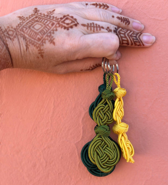 Porte-clés NIHAYA coloré et noué à bouton