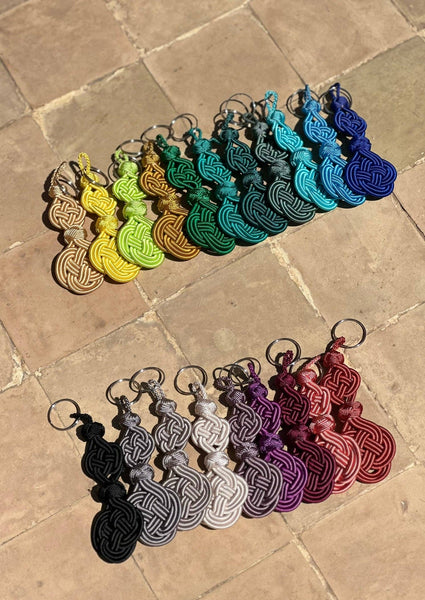 Porte-clés NIHAYA coloré et noué à bouton