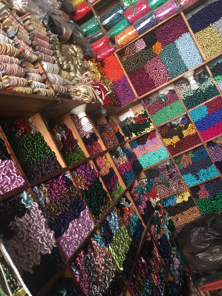 Porte-clés NIHAYA coloré et noué à bouton