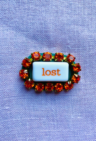 Broche en strass « WORD »