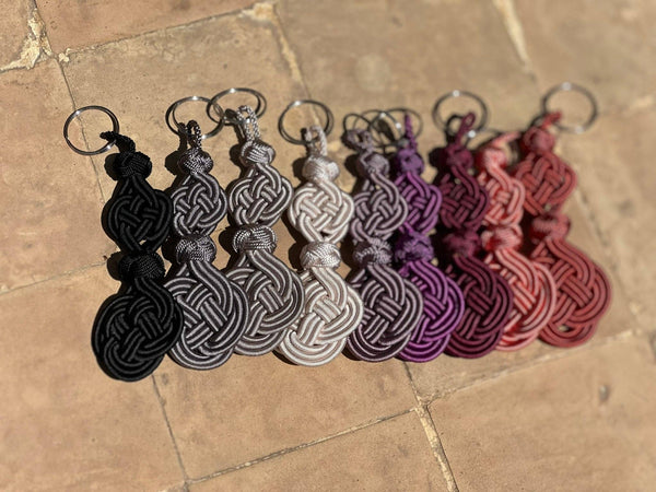 Porte-clés NIHAYA coloré et noué à bouton
